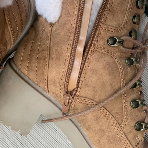 INDIGO RD. Women’s Mallory Boots, Size 7.5 M, Tan With Ivory Sherpa Fall - Picture 7 of 7